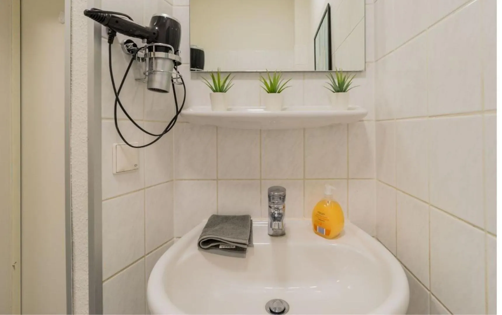 Central Home - Self Check In - High Speed Wifi ベルリン